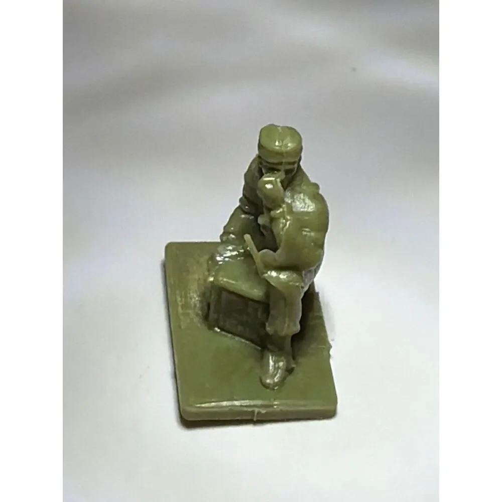 Vintage Airfix British Infantry Support Group Radio Operator Toy Figure Green